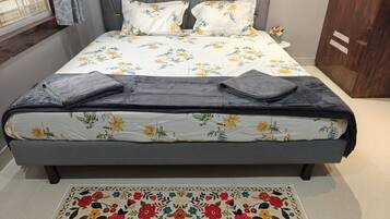 WiFi, bed sheets