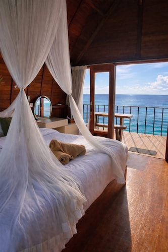 Suwehan Cliff Inn with Hammock Penida