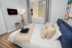 3 habitaciones, tabla de planchar con plancha y cuna de viaje 