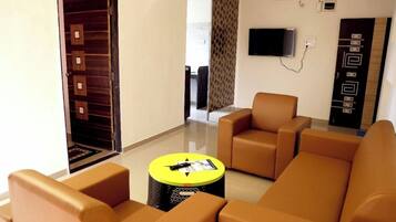 Comfort Apartment, Garden View | Interior
