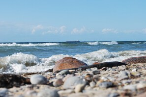 Beach nearby - Delightful Apartment with Terrace, Garden, Bicycle Storage (Kröpelin)