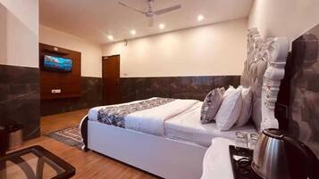 Kamar Superior | Meja kerja