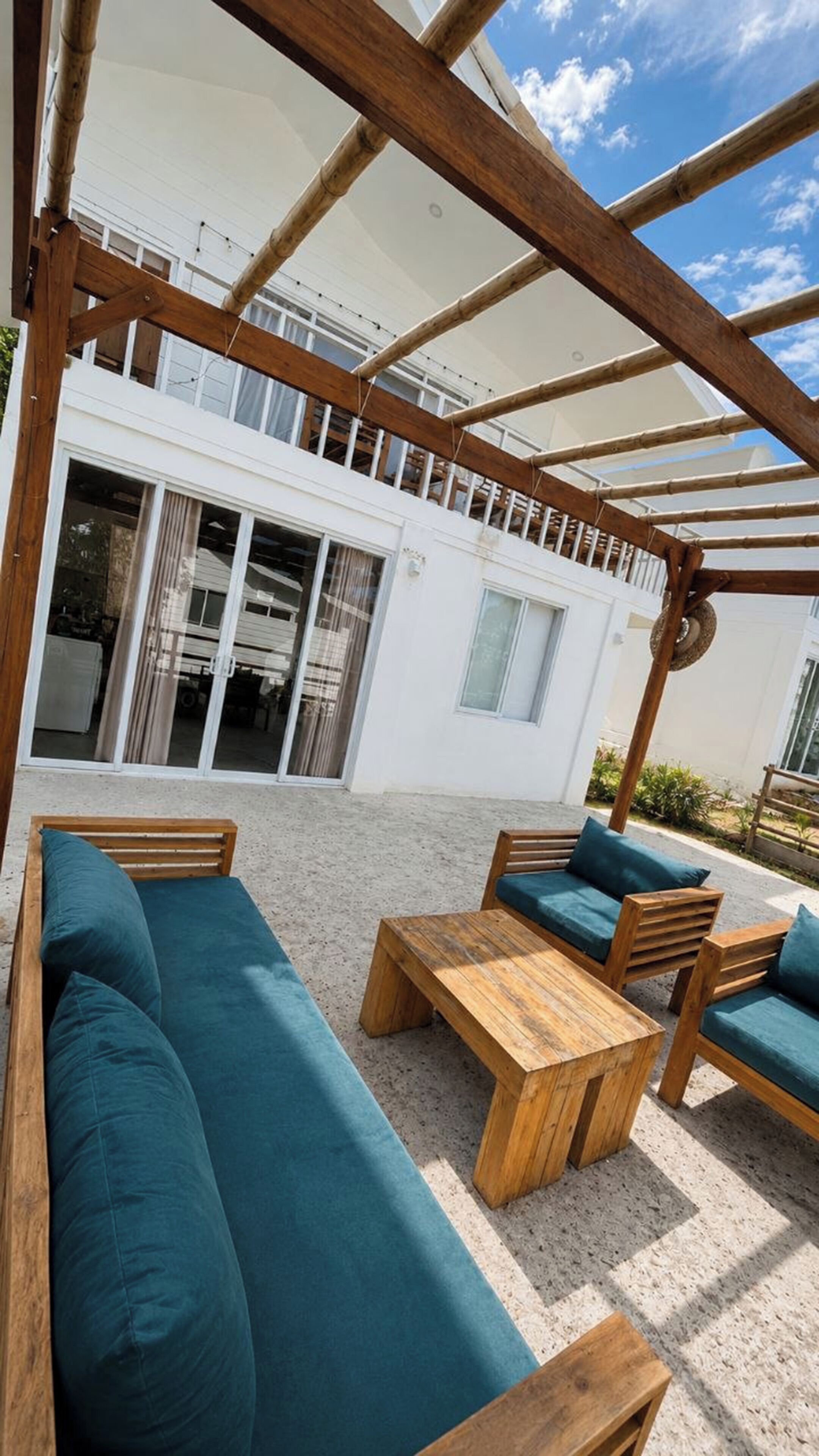 Familievilla, balkong, utsikt mot høyde | Terrasse/patio