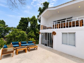 Familienvilla, Balkon, Hügelblick | Terrasse/Patio