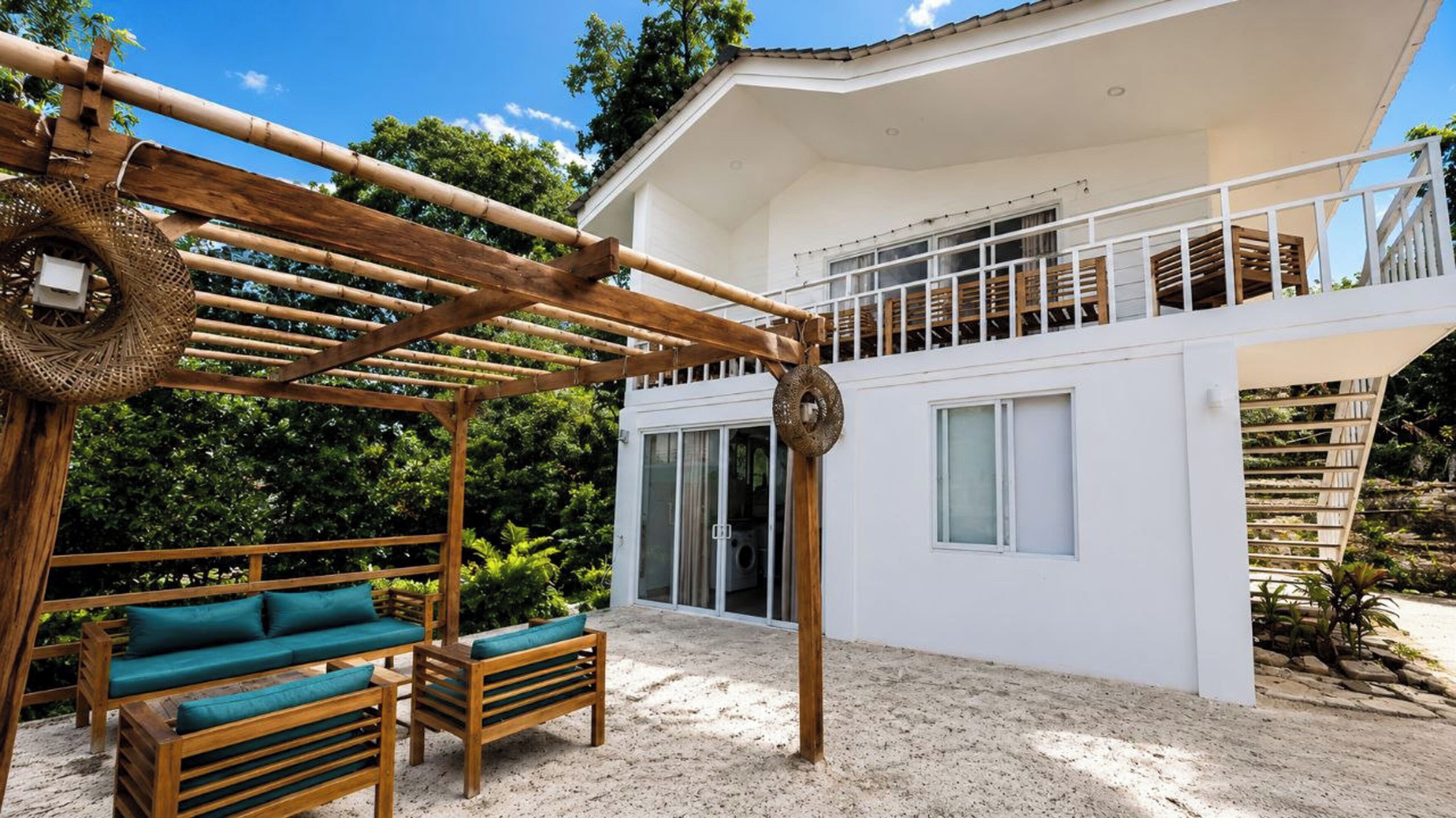 Villa familiale, balcon, vue sur la colline | Terrasse/patio