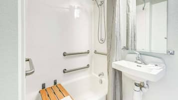 Een douche, handdoeken