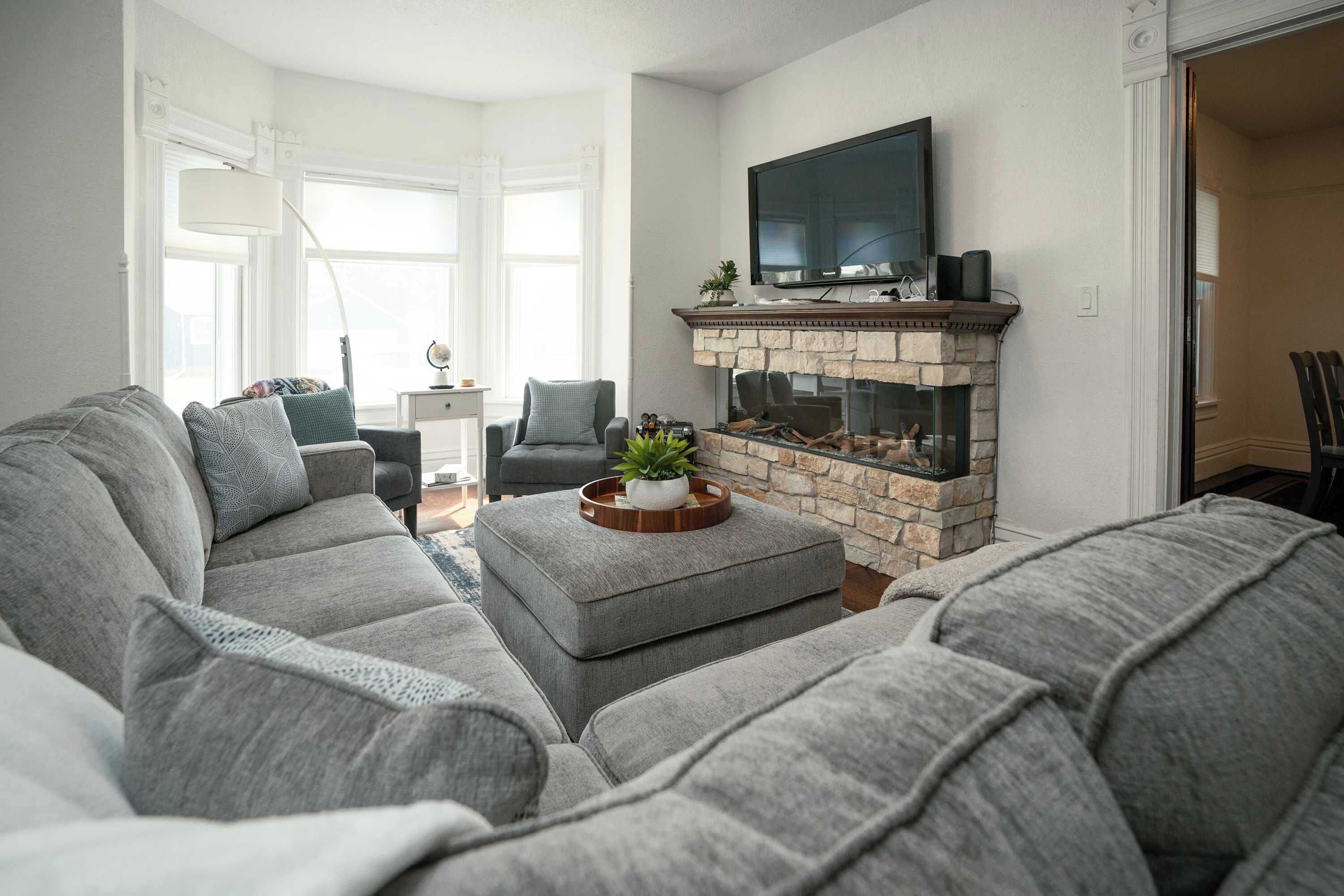 TV, fireplace