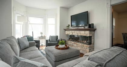 Heated Pool and Hot Tub near Downtown Lake Geneva!