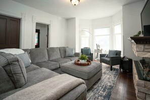 TV, fireplace - Heated Pool and Hot Tub near Downtown Lake Geneva! (Lake Geneva)