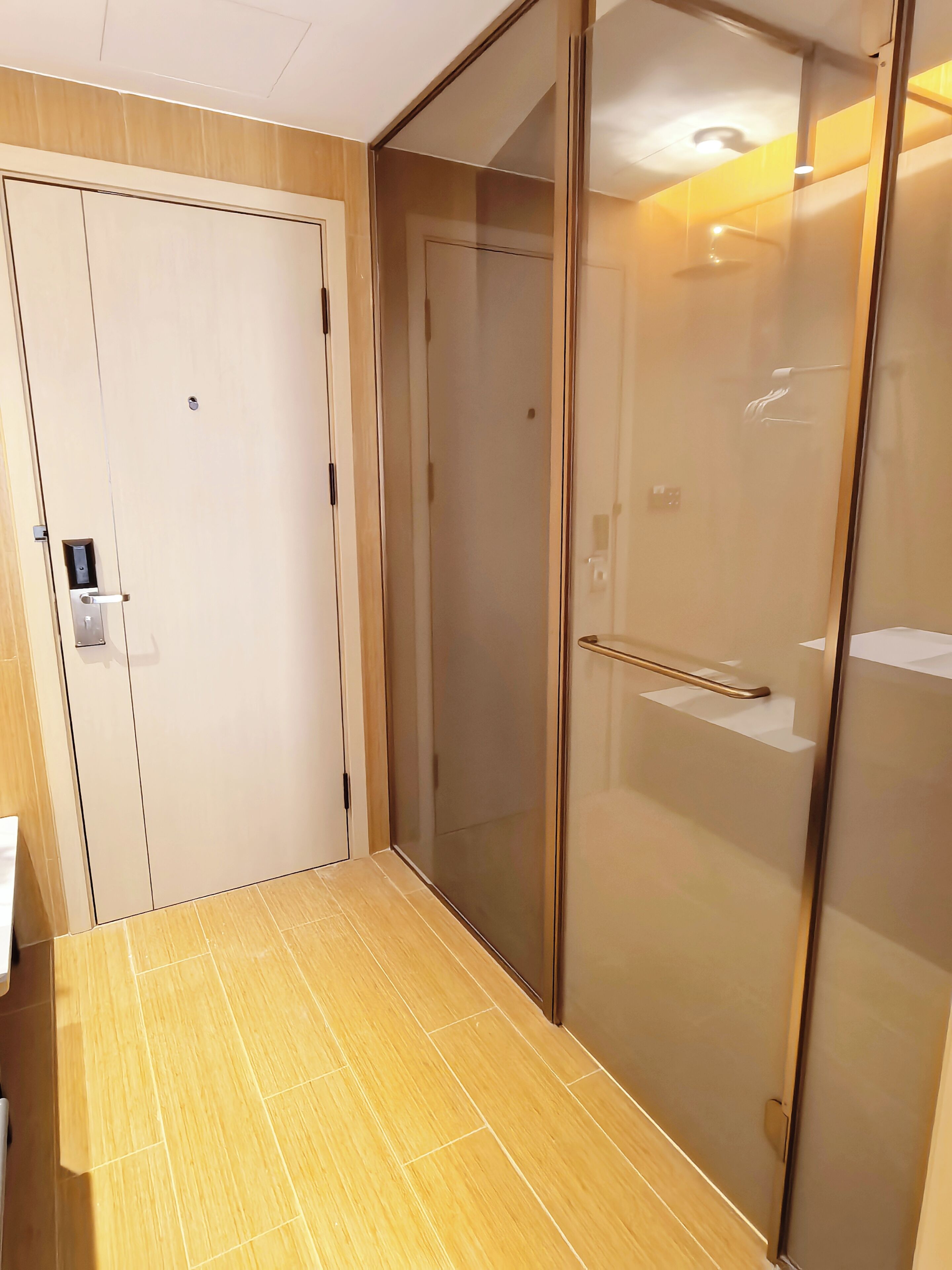 Superior Twin Room | Bathroom | Shower, hair dryer, towels, shampoo