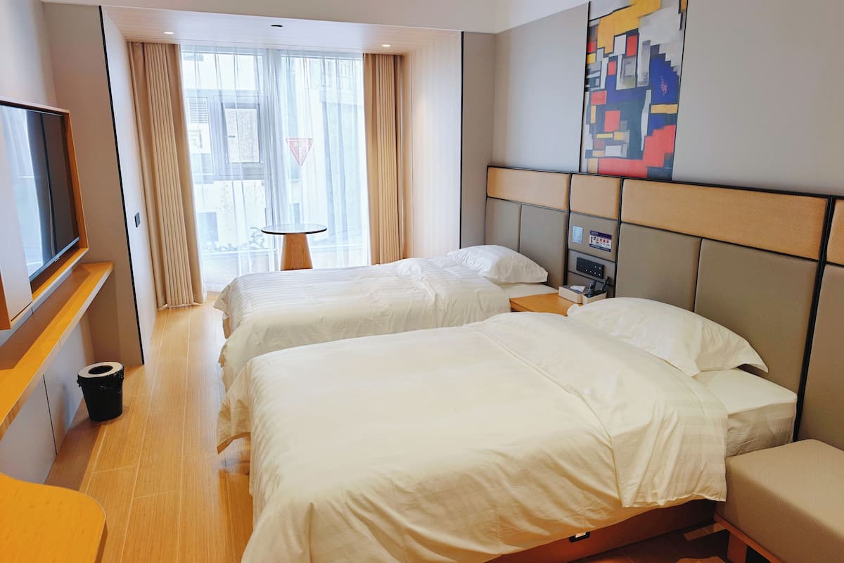 Superior Twin Room | Desk, laptop workspace, free WiFi, bed sheets