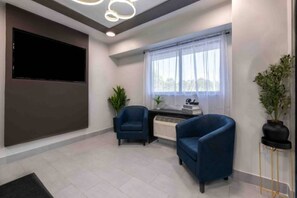 Living area - 2 Full Beds |Non smoking (Charlotte NC)