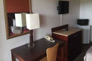 Room - 1 Queen Bed | Non-Smoking (Dayton)