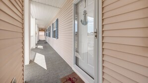 A corridor with a door, a welcome sign, and a doormat. - Tee Times, Poolside Vibes! Myrtle Beach Retreat (Myrtle Beach)