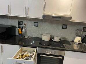 Private kitchen - El Pantheon Guest House and Apartments (Cape Town)