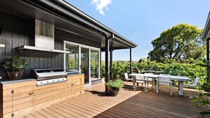 Outdoor dining - Mysa Homestead by Property Mums (Tonimbuk)