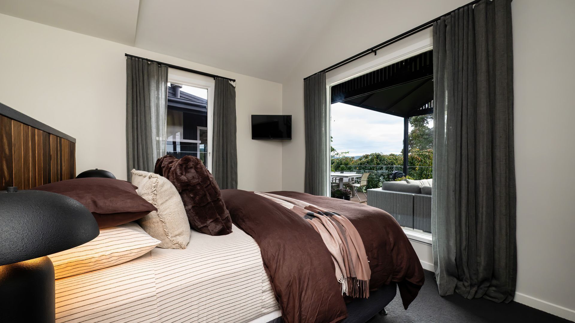 Iron/ironing board, travel cot, free WiFi, bed sheets