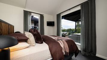 Iron/ironing board, travel cot, free WiFi, bed sheets