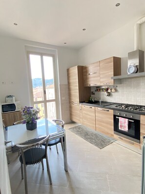 Private kitchen - Vrbo Property (La Spezia)