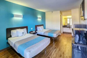 Room - 2 Queen Beds|Smoking (Dickson)