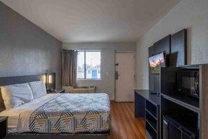 Room - 1 King Bed | Non-Smoking (Chandler)