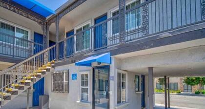 2 Full Beds | Non-Smoking, Kitchen