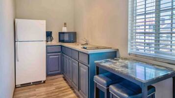 Fridge, microwave, stovetop, coffee/tea maker