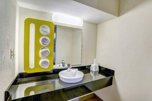 Bathroom - 1 King Bed | Smoking (Dickson)