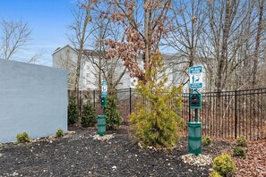 Property grounds - 1 King Bed|Mobil Acc RI Shwr NS Kitchen (Richmond VA)