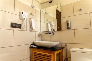 Deluxe Room | Bathroom | Bathrobes, shampoo, toilet paper - The Hotel Hill Crest Nubra (Hunder)