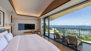 Signature Suite, Hill View