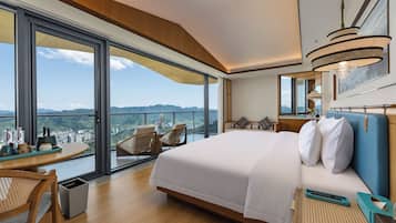 Signature Suite, Hill View