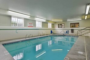 Pool - 1 King Bed | Non-Smoking (MERIDIAN)
