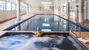 Pool - Stylish and Modern Studio in Haymarket (Haymarket)