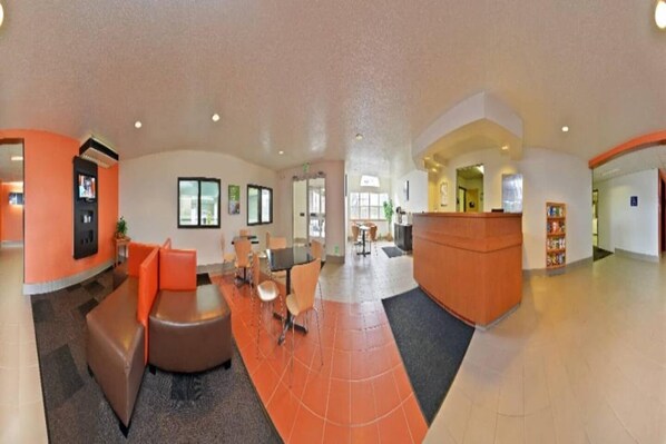 Lobby - Cozy Queen Bed Room|Pool|Free WiFi (MERIDIAN)