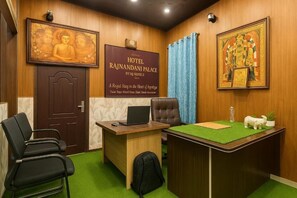 Lobby - Hotel Rajnandani Palace Ayodhya  (Ayodhya)