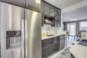 Fridge, microwave, stovetop, dishwasher