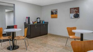 Dining - 1 Queen Bed | Suite, Nsmk, Micfridge, Sofa-Bed (Idaho Falls)