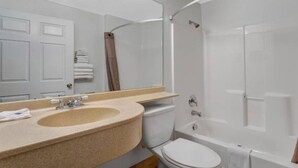 Shower, towels - 1 Queen Bed | Suite, Nsmk, Micfridge, Sofa-Bed (Idaho Falls)