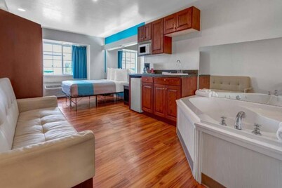 1 Queen Bed | Non-Smoking