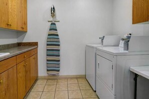 Interior - 2 Queen Beds | Non-Smoking (Idaho Falls)