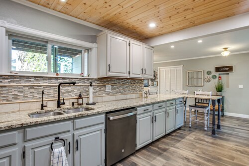 Colorado Countryside Living 7 Mi to Chatfield Res!