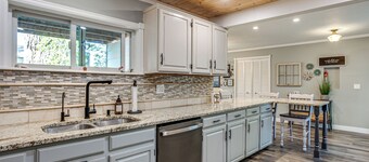 Colorado Countryside Living 7 Mi to Chatfield Res!