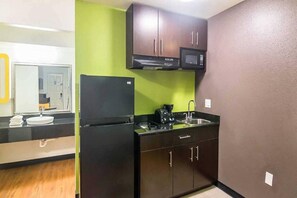 Private kitchen - 2 Queen Beds | Non-Smoking, Kitchen (Tyler TX)