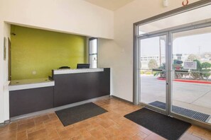 Lobby - 2 Queen Beds | Non-Smoking, Kitchen (Tyler TX)