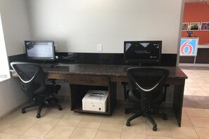 Business centre - 2 Queen Beds | NS, Shower (Midland)