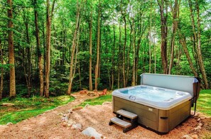 Bañera de hidromasaje al aire libre