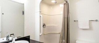 Sunny 2-bed Room|Pool|Free Wifi