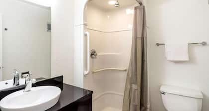 Sunny 2-bed Room|Pool|Free Wifi