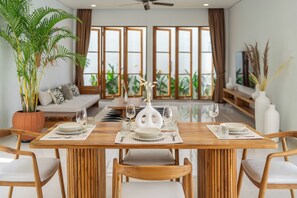 Vila superluxo, vista para a piscina | Opções para refeição